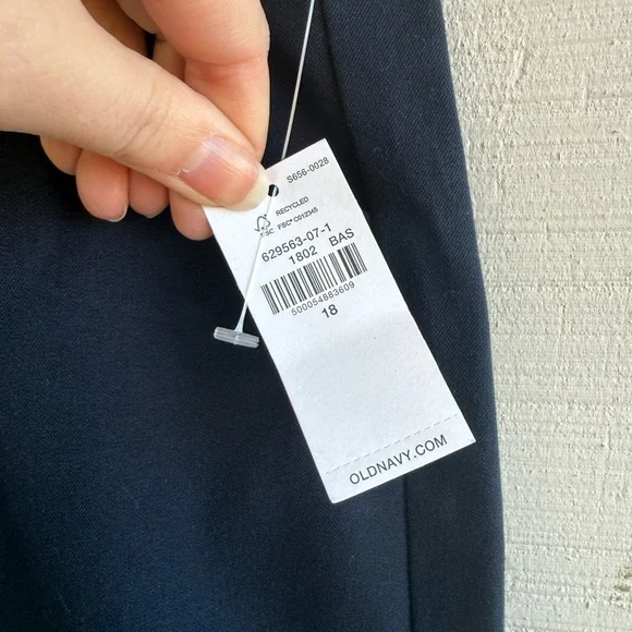 NWT Old Navy Pixie High Rise Size 18 in Navy - Picture 3 of 4
